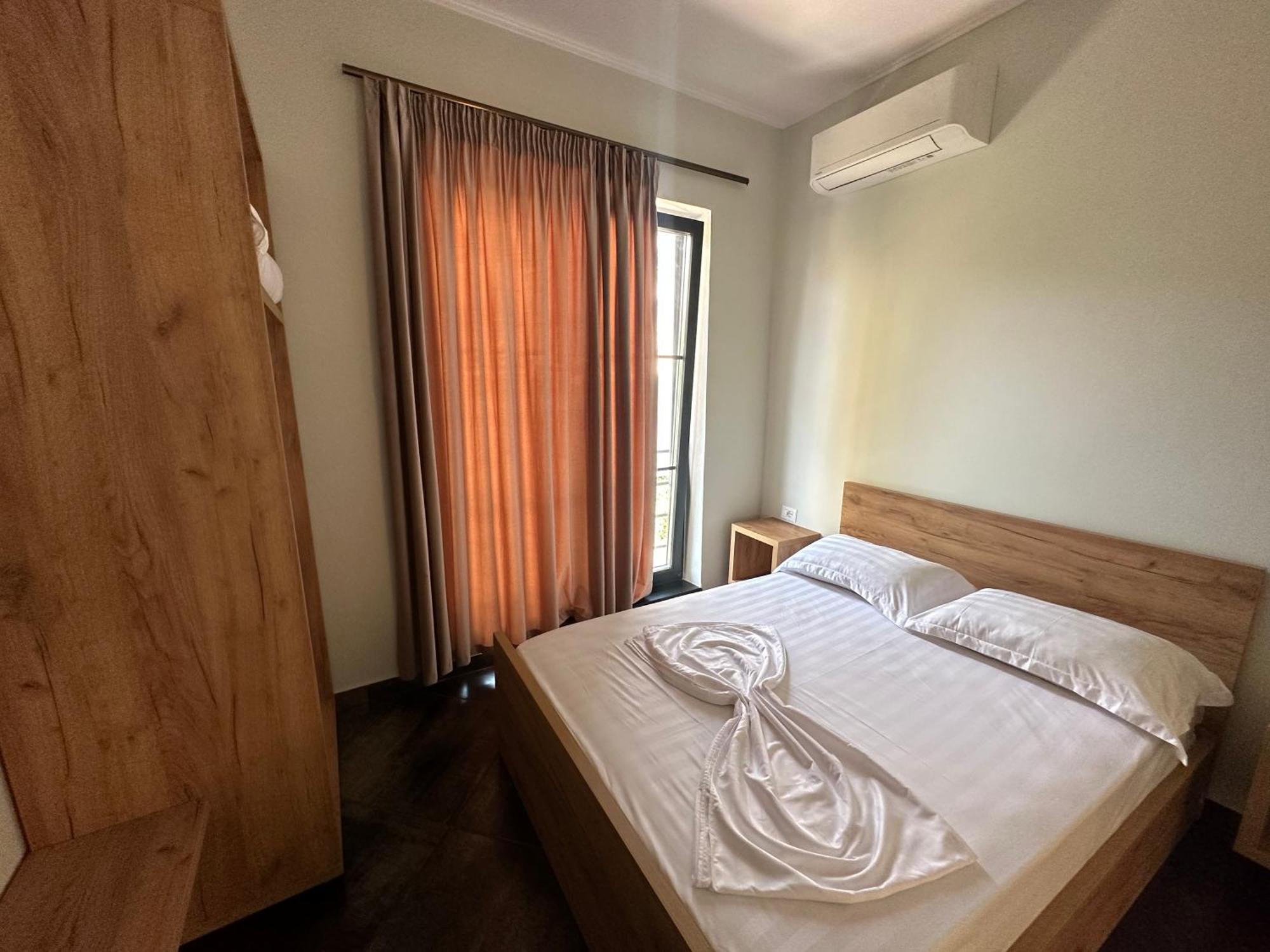 Central Comfort Suites Tirana Exterior photo